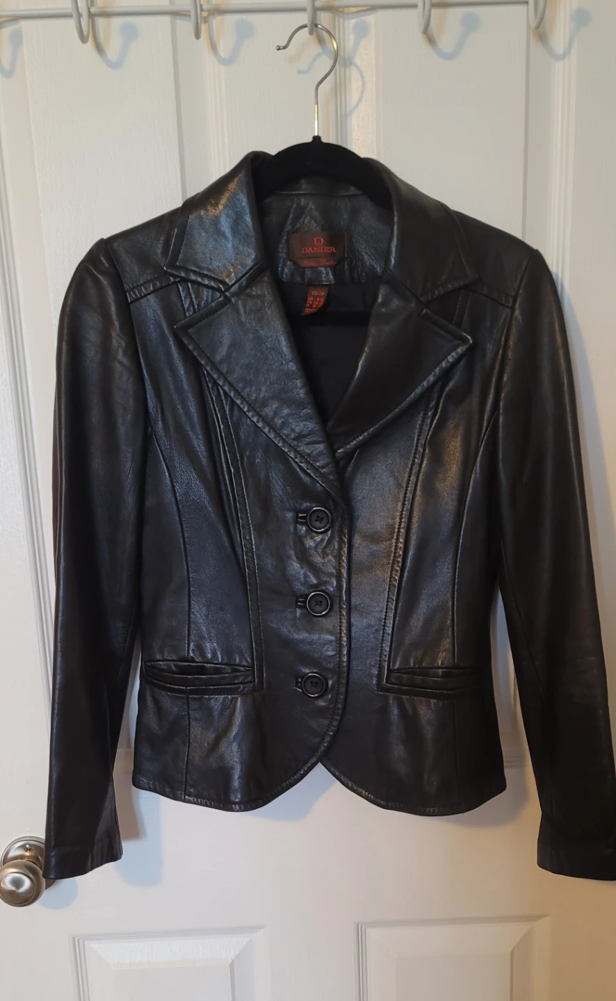 Danier Black Leather Blazer – Women’s XSmall