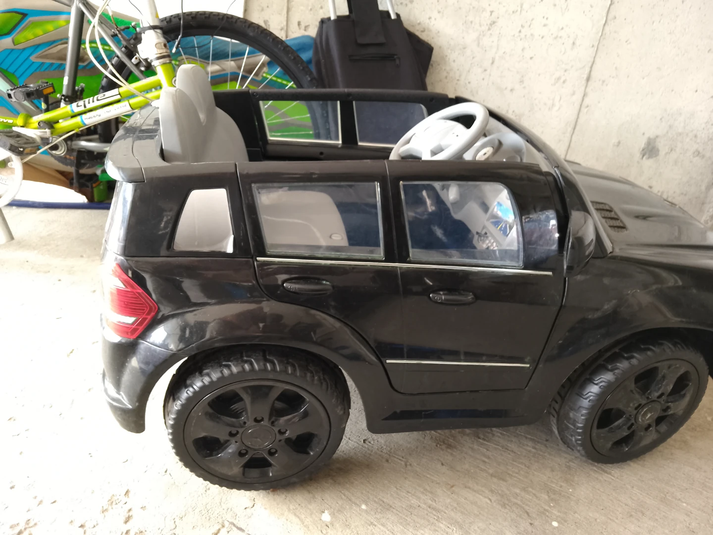 Kids Ride-On Mercedes-Benz Style Car - photo 4