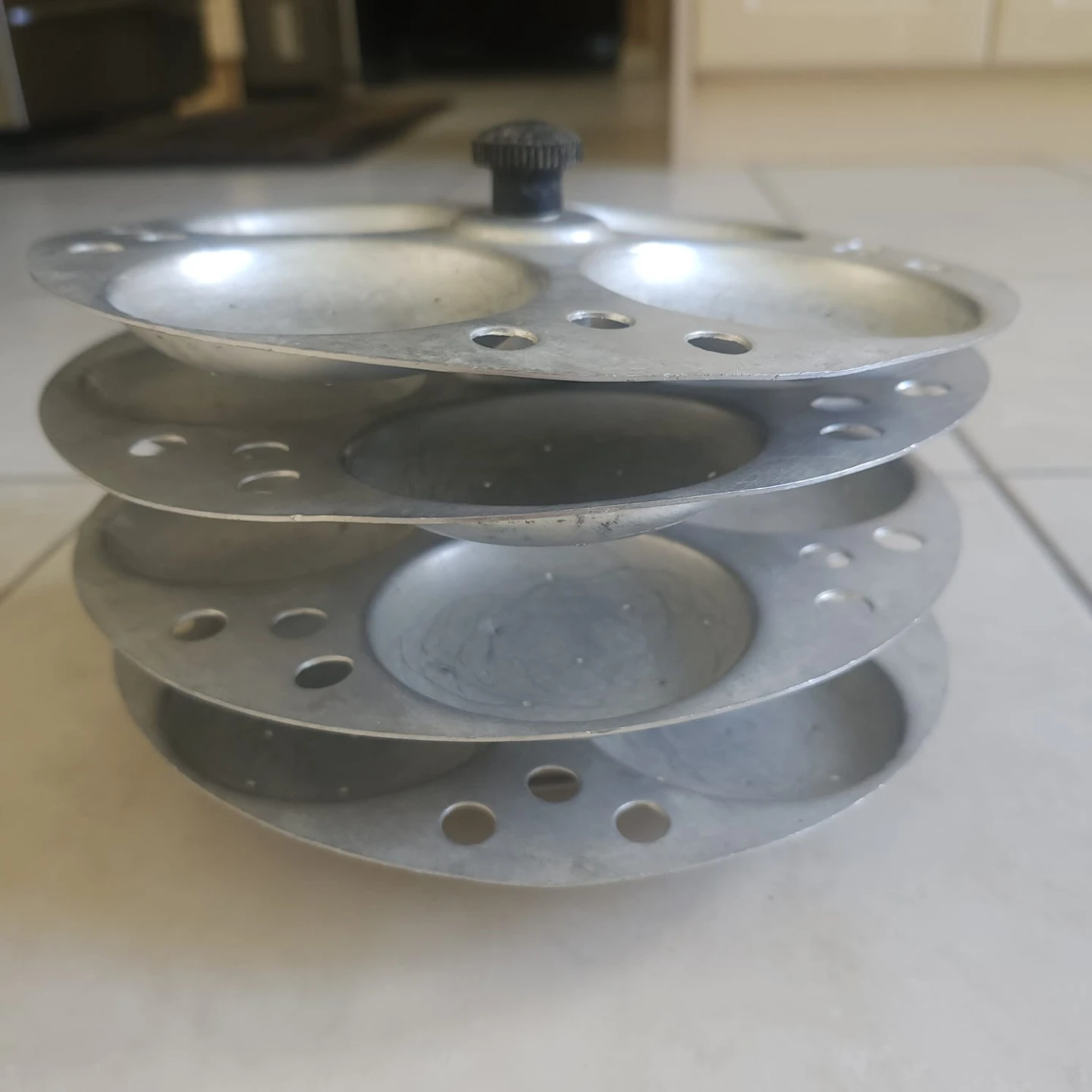 4-Tier Aluminum Idli Maker Stand – Excellent Condition