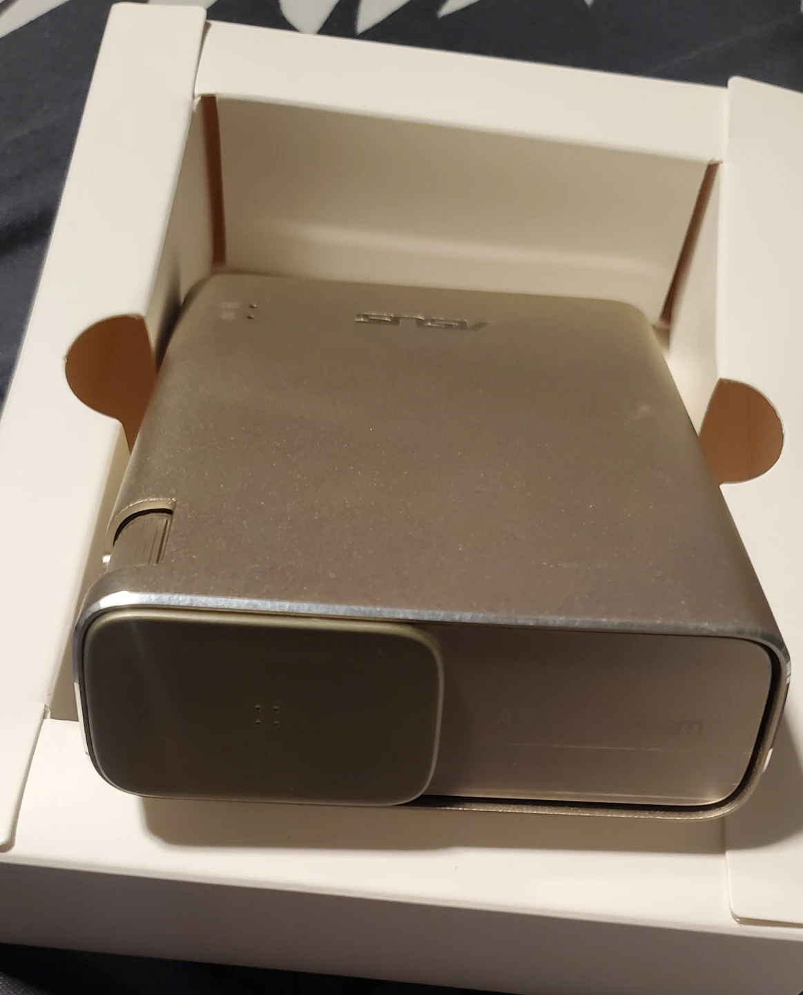 ASUS ZenBeam Go E1Z Mini Projector