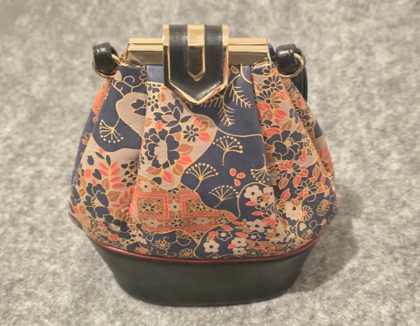 Vintage Japanese  Clasp Purse with Floral Design