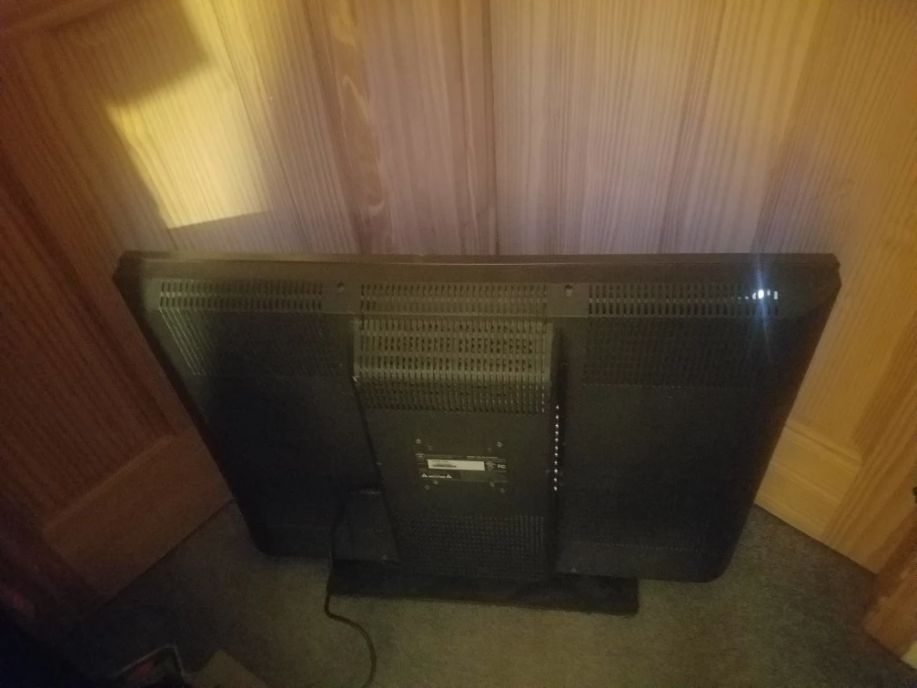 Westinghouse 32" HD TV - photo 2