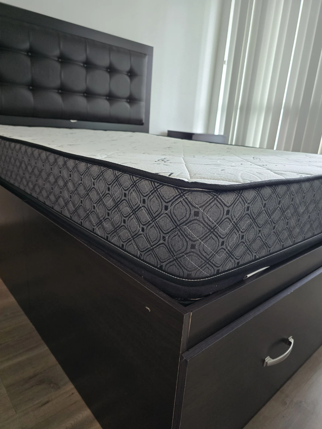 High/Med Density Hybrid Queen Bamboo Matress with dual sided