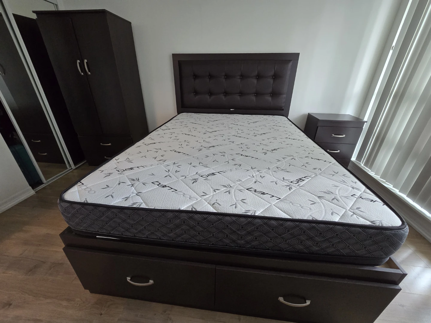High/Med Density Hybrid Queen Bamboo Matress with dual sided - photo 2