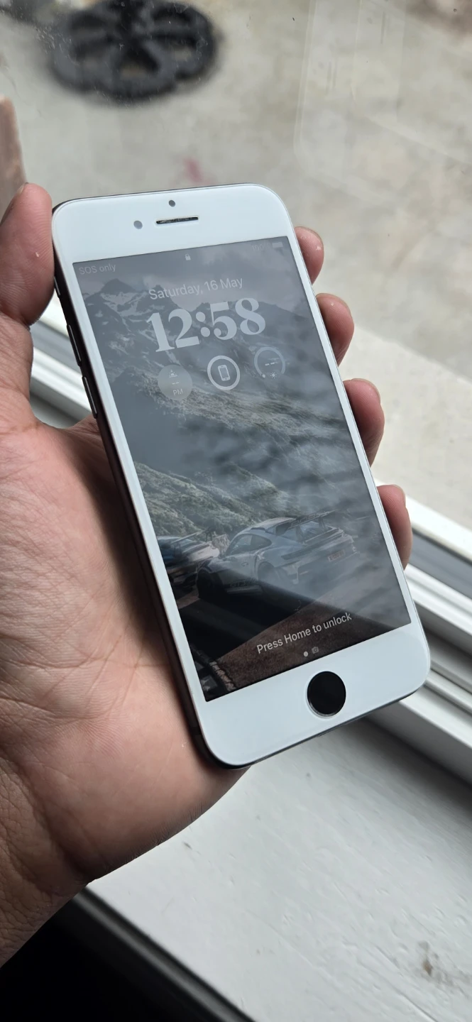 Apple iPhone 8 - 64GB brand new screen 98% battery health