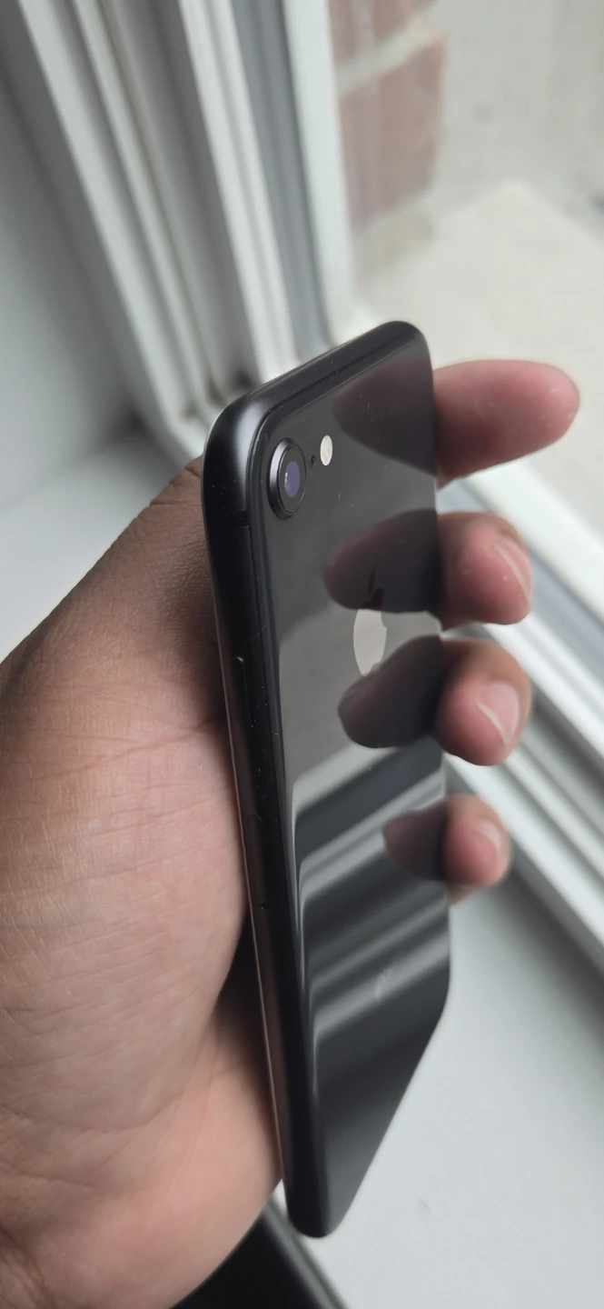 Apple iPhone 8 - 64GB brand new screen 98% battery health - photo 2