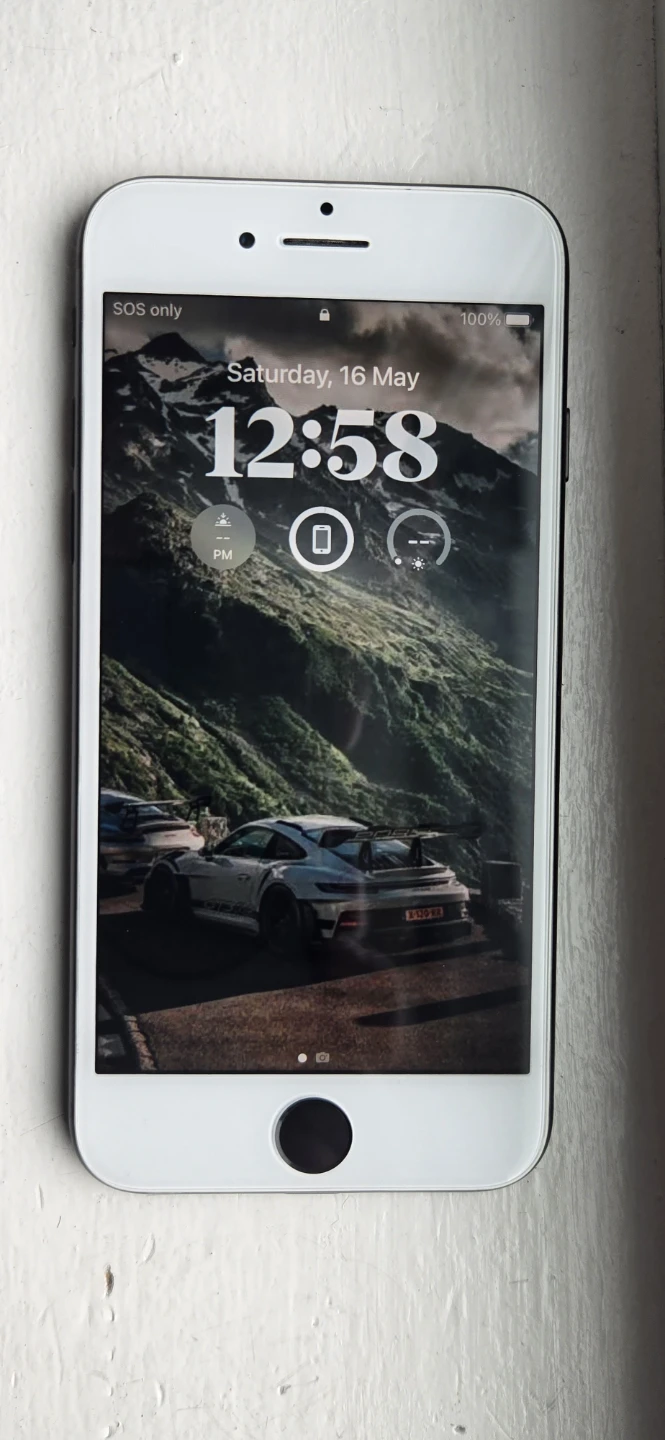 Apple iPhone 8 - 64GB brand new screen 98% battery health - photo 4