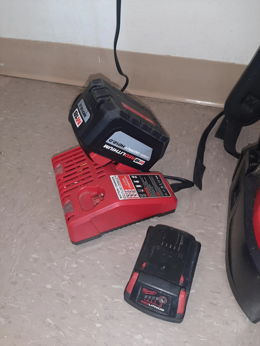 Milwaukee M18 FUEL Backpack Vacuum Kit - photo 2