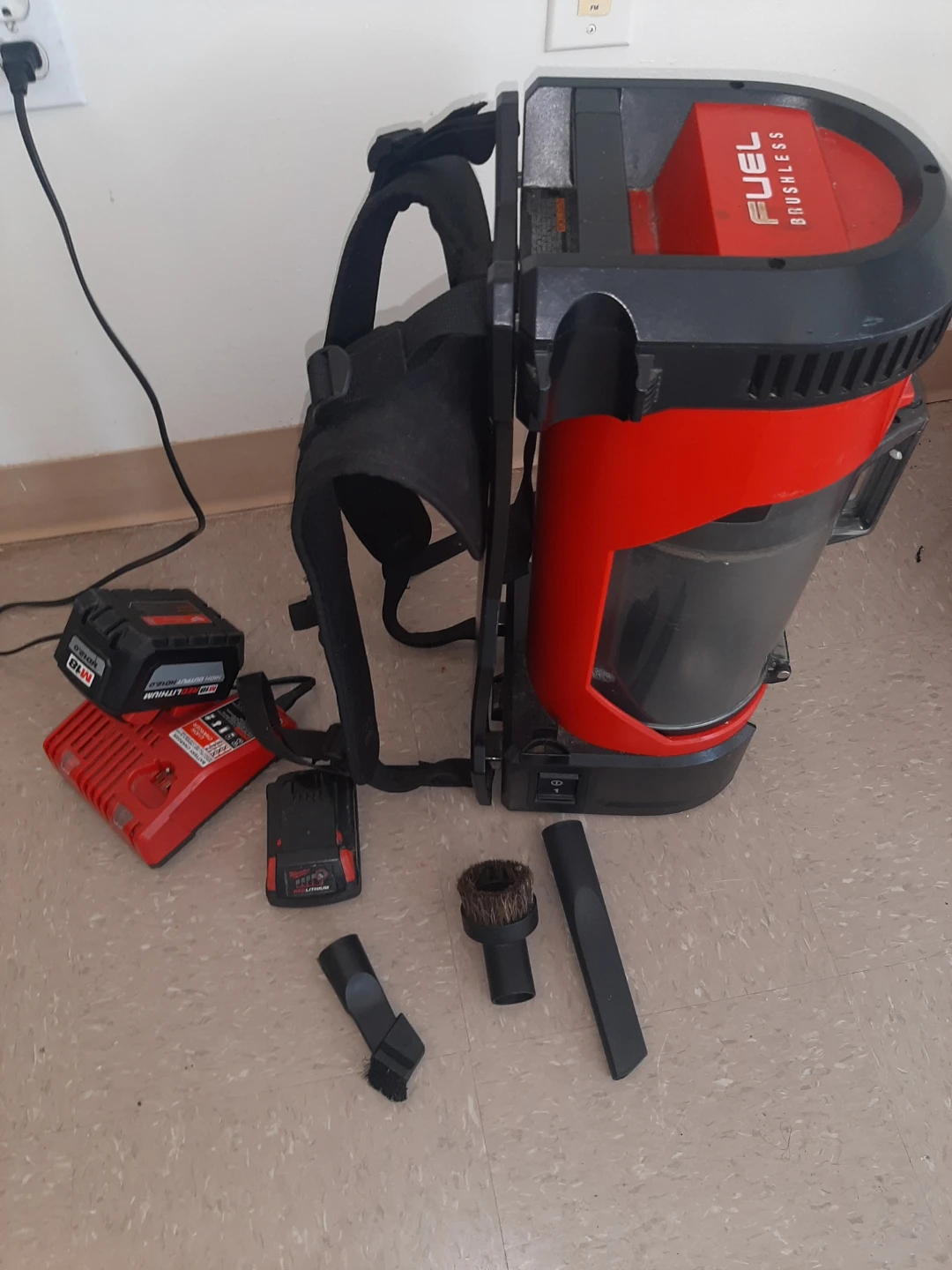 Milwaukee M18 FUEL Backpack Vacuum Kit - photo 3