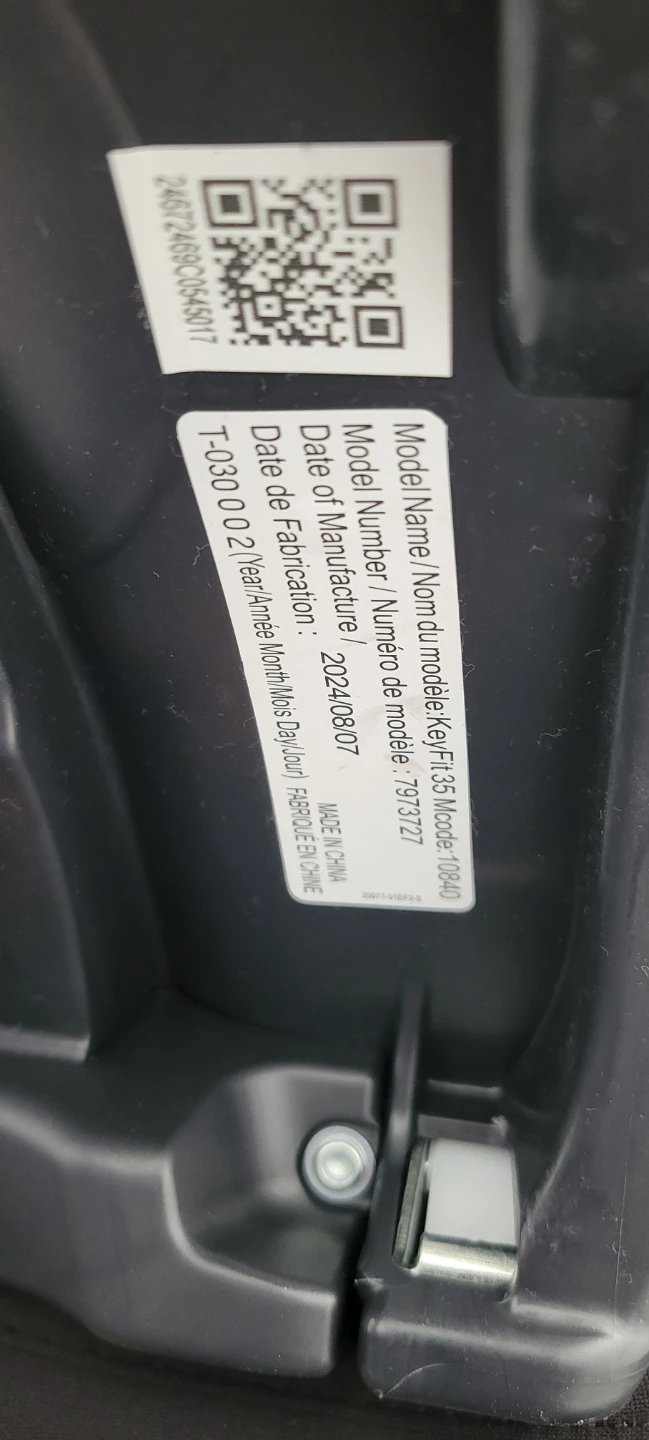 Chicco Infant Car Seat + Base. NEVER USER! - photo 4