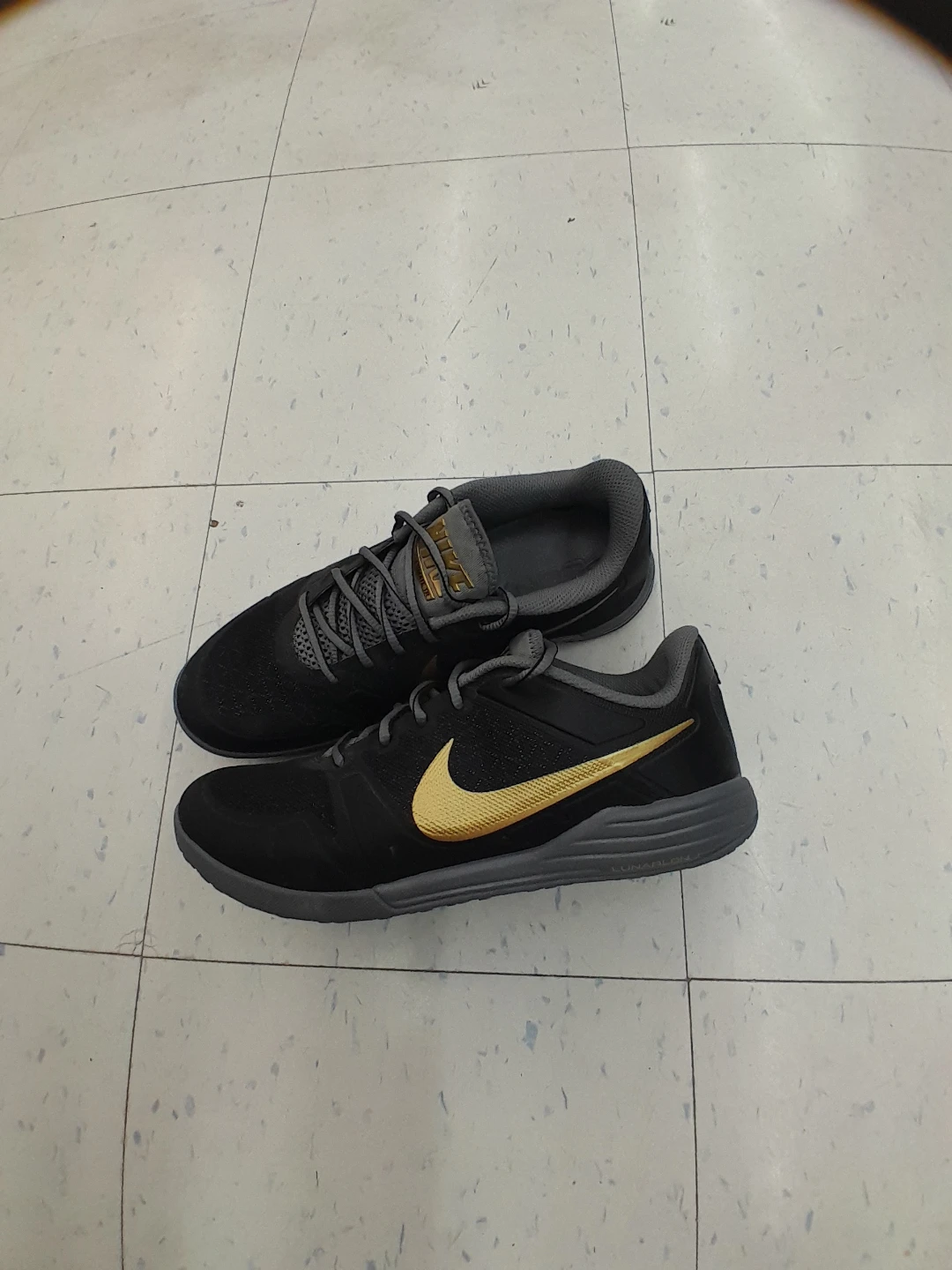 Nike Men's Running Shoes Black Gold Men's Size 8.5