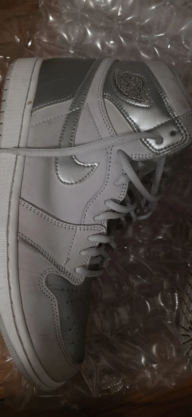 Nike Air Jordan 1 Retro High OG Light Smoke Grey Silver - photo 3