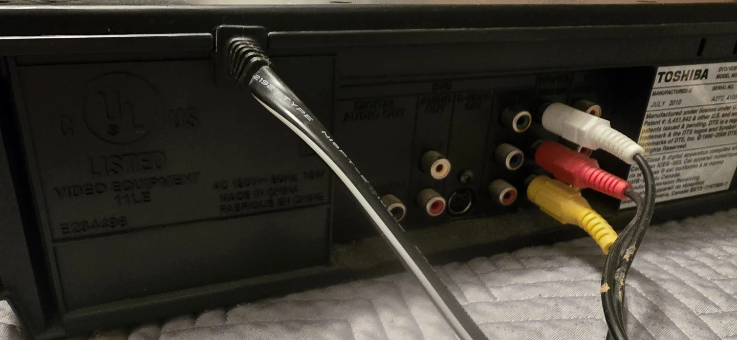 Toshiba SDV398KC2 DVD/VCR Combo Player - photo 3