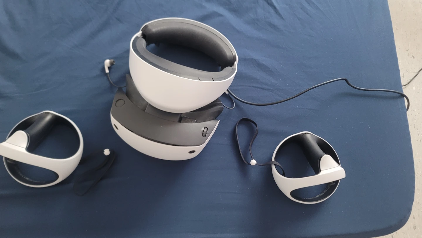 PS5 Disc Edition and PSVR2 - photo 2