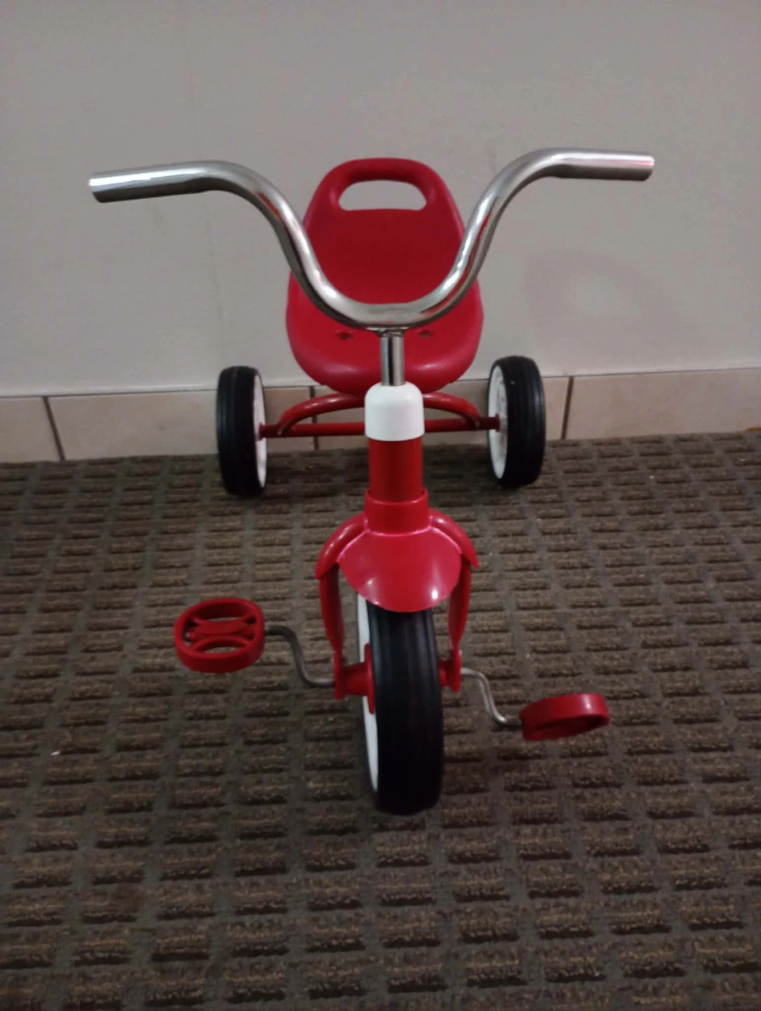 Red Tricycle - photo 2