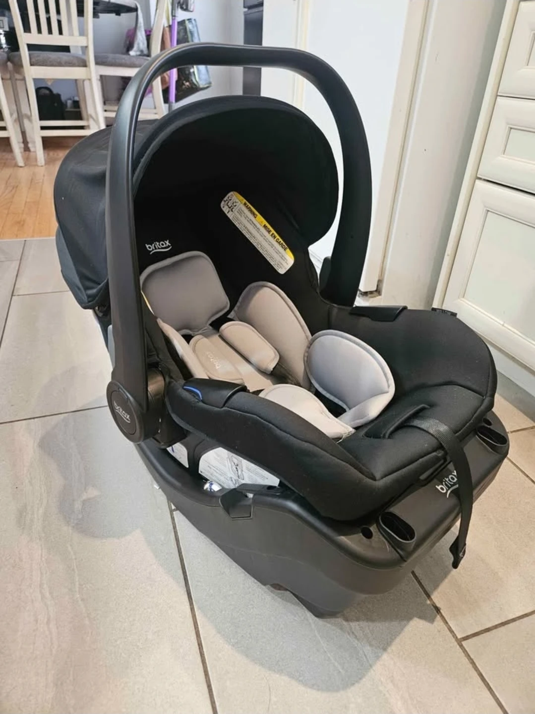 Britax Willow carseat + base - photo 3