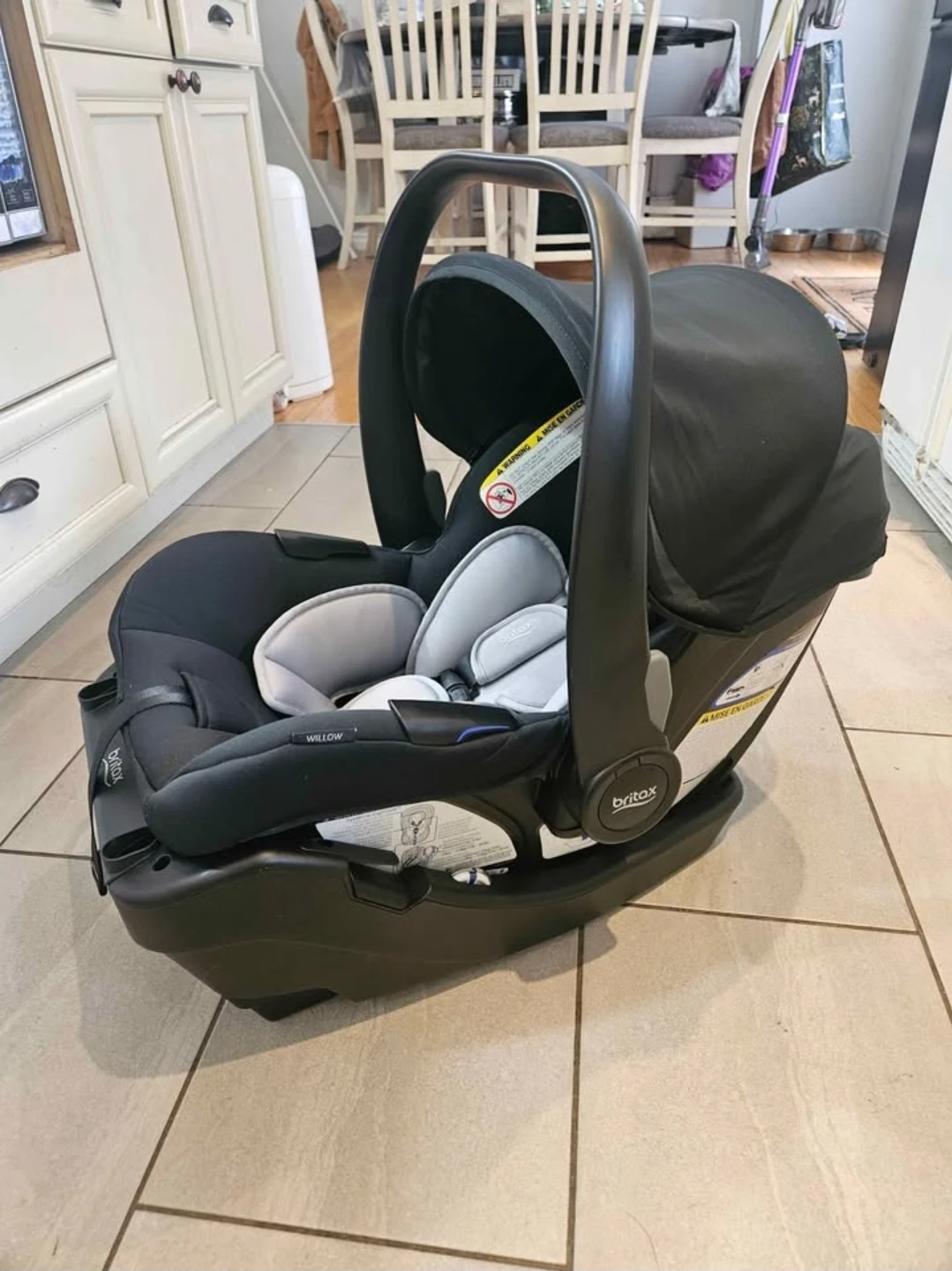 Britax Willow carseat + base - photo 5