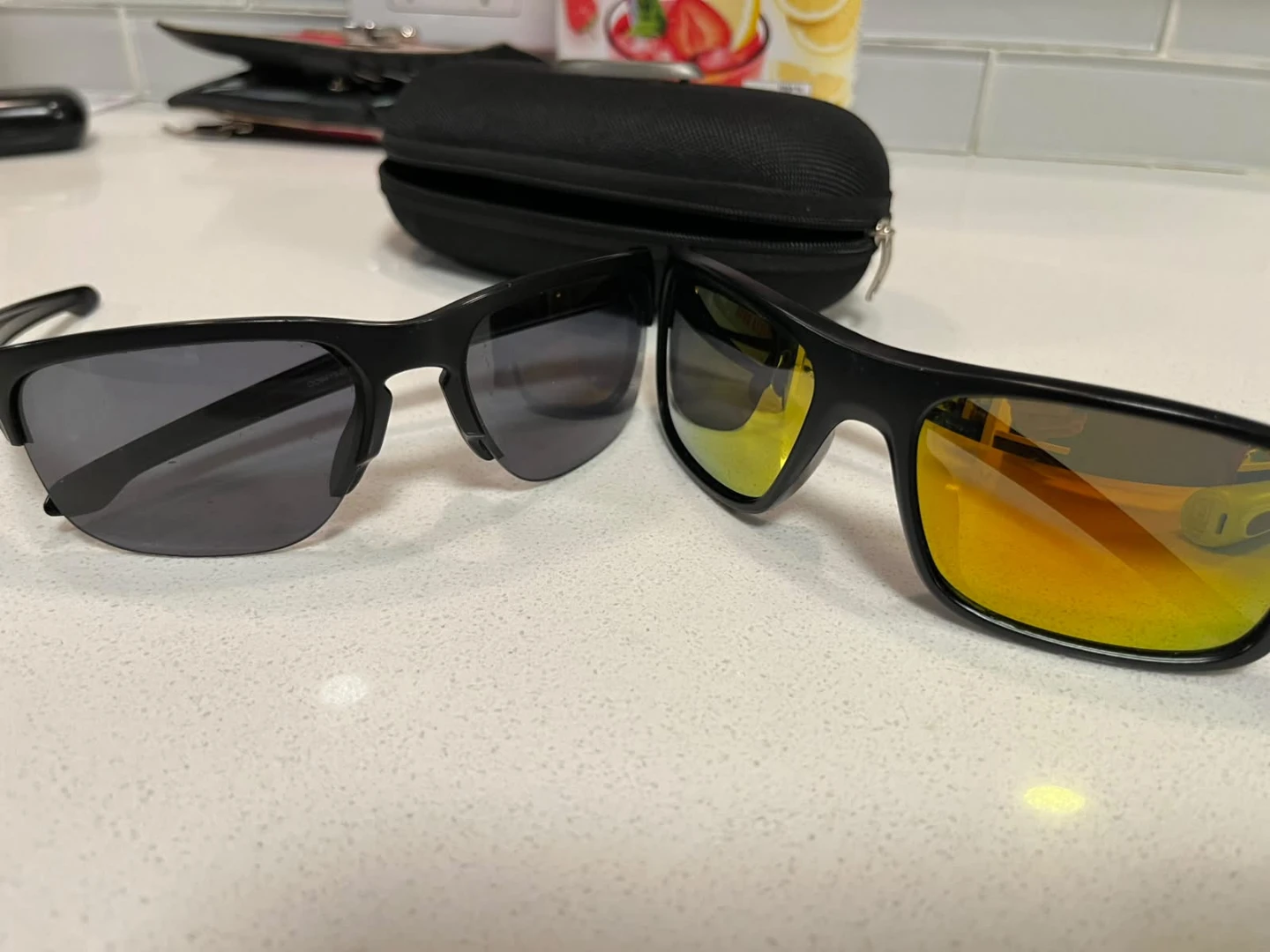 Oakley Sunglasses  with Case 2for1 - photo 2