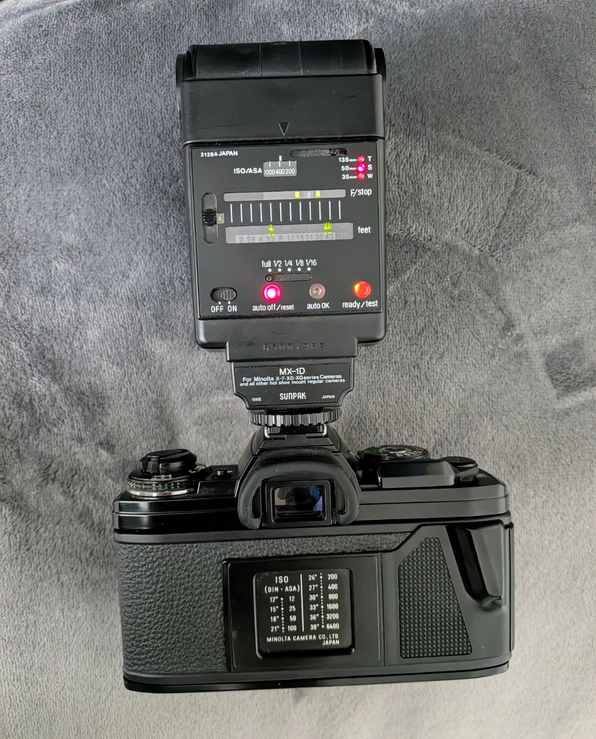 Minolta X-700 SLR Camera with Sunpak Flash and Tripod Head - photo 2