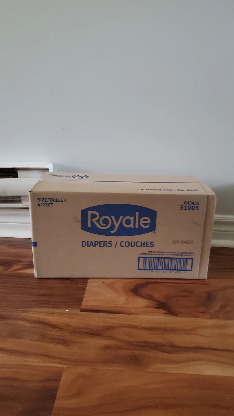 Royale Diapers / Couches Size 4 - 23 Count