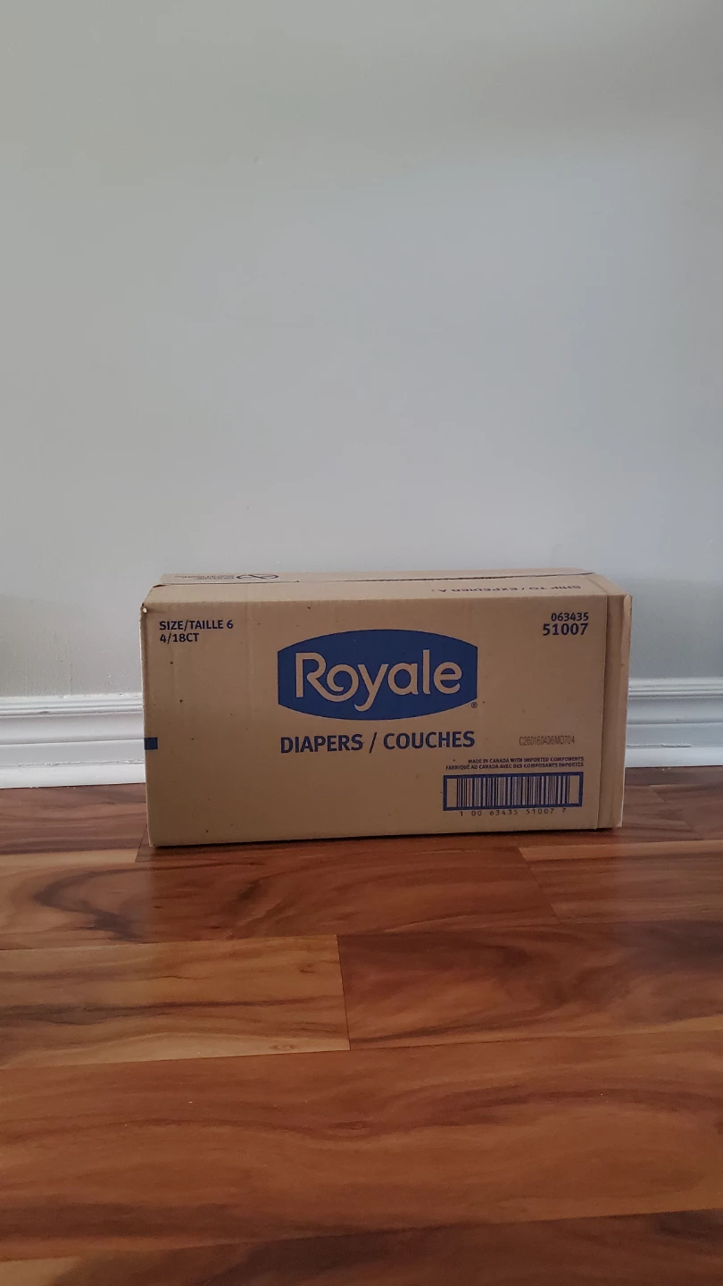 Royale Diapers / Couches Size 4 - 23 Count - photo 2