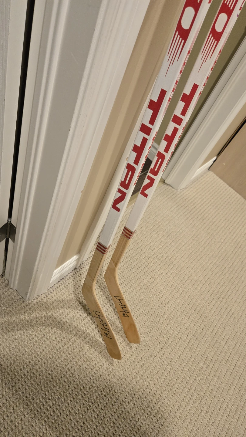 Signed Gretzky Titan Hockey Stick - photo 3