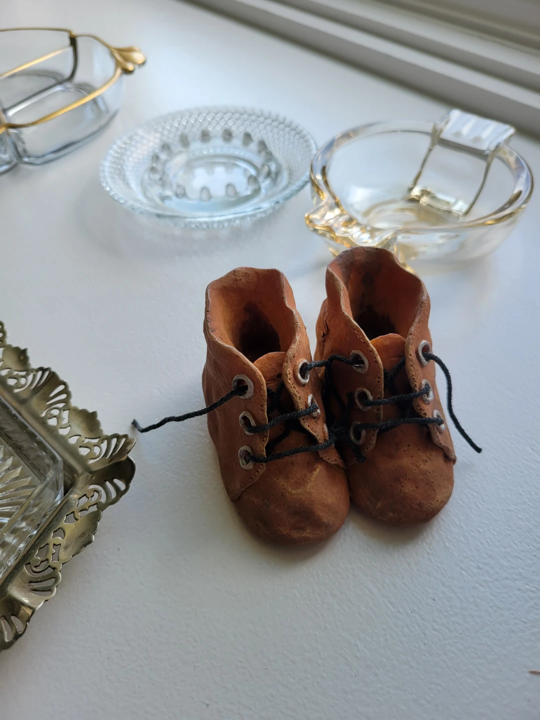 Vintage Trinket Dishes.Vintage Ashtrays . Terracotta Baby shoes - photo 3