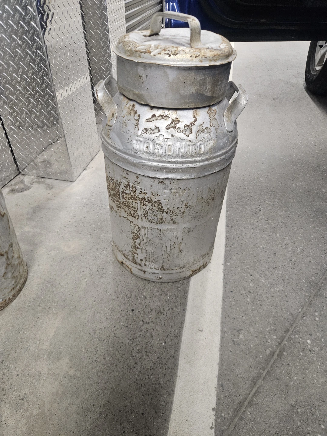 Vintage Toronto Milk Can and Fenelon Metal Bucket - photo 3
