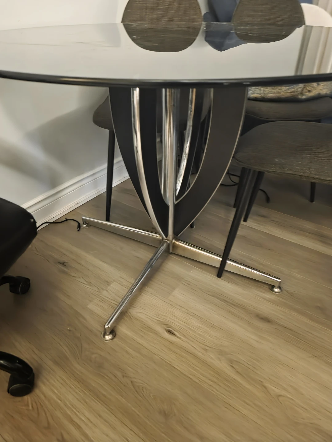 Round Glass Dining Table - photo 2