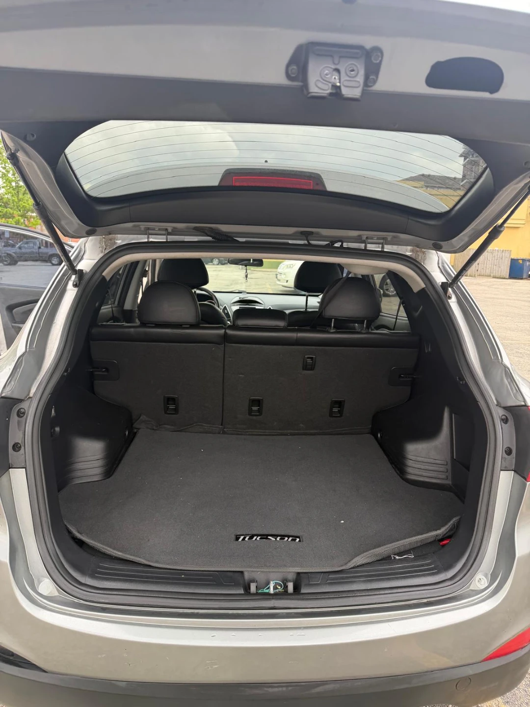 2012 Hyundai Tucson AWD SUV 4200 negociable - photo 3