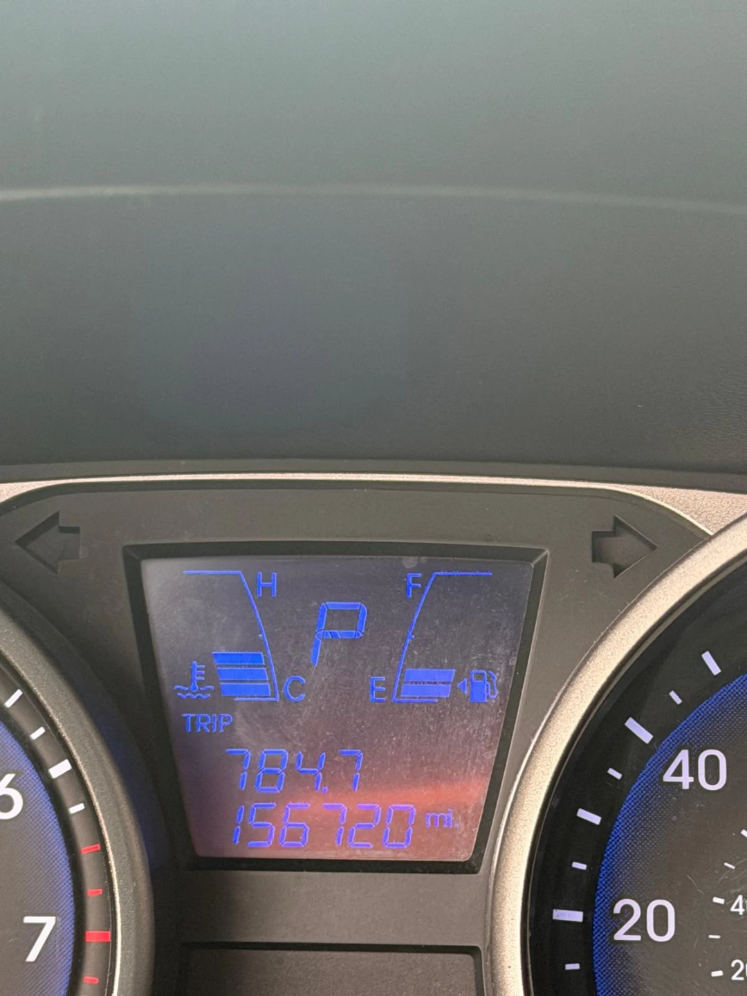 2012 Hyundai Tucson AWD SUV 4200 negociable - photo 4