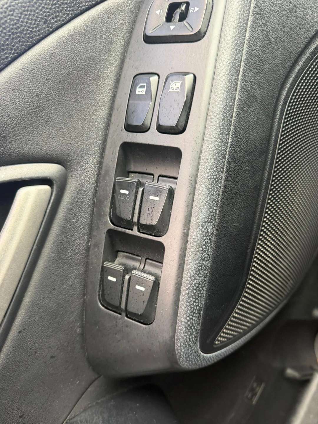 2012 Hyundai Tucson AWD SUV 4200 negociable - photo 5