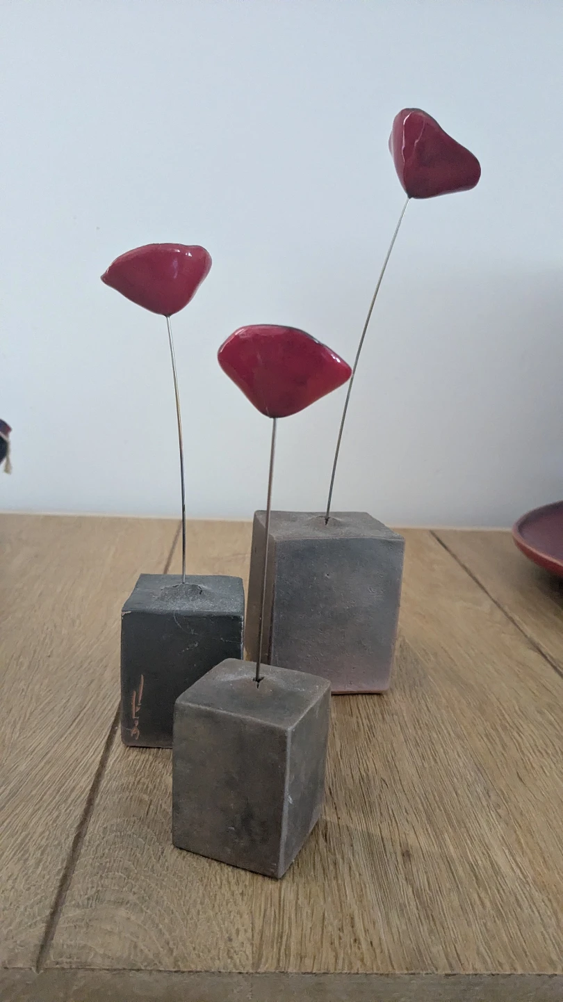 Set of 3 Red Flower Sculptures - photo 2
