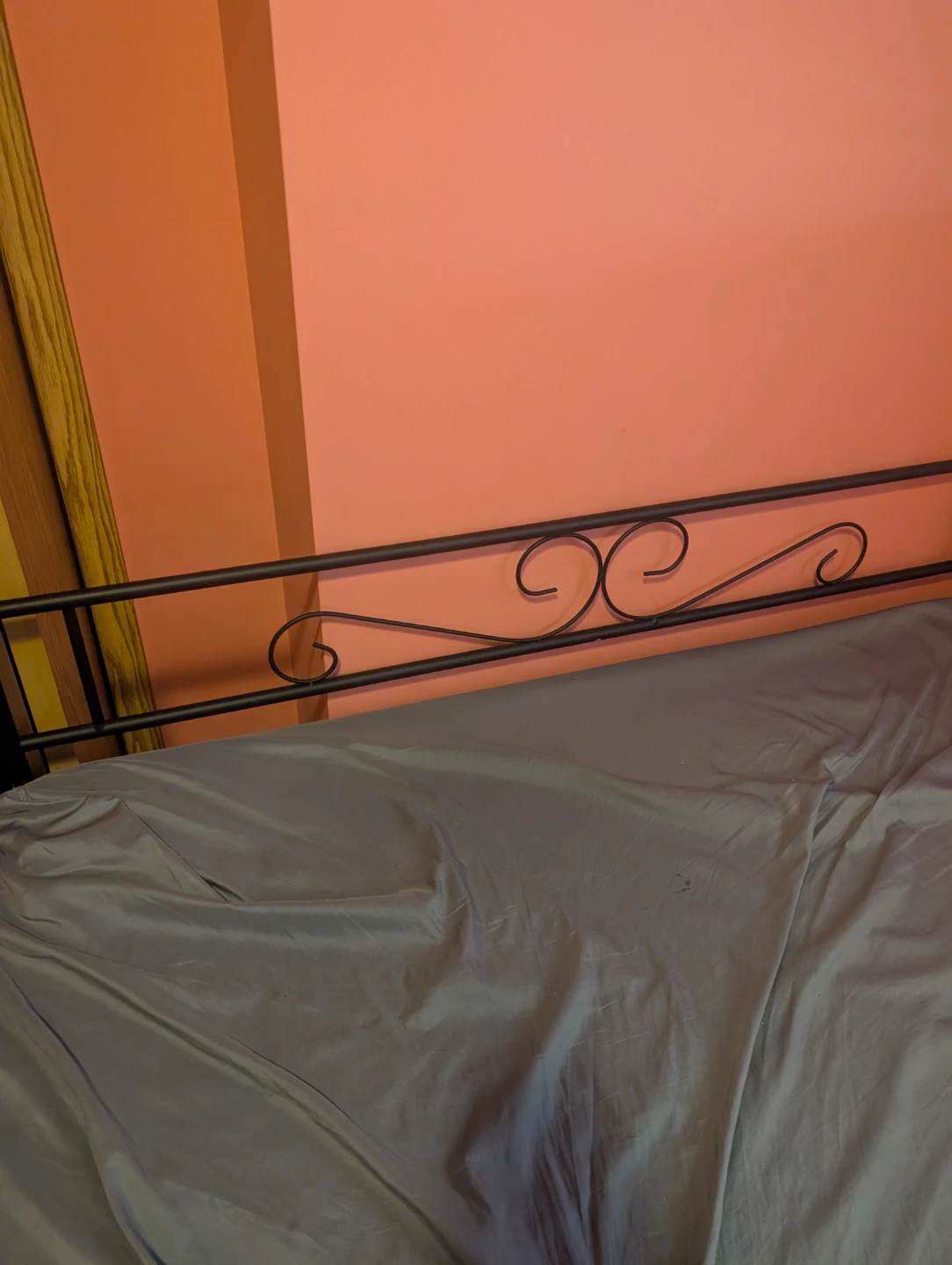Good !! Metal lightweight queen bed frame - photo 2