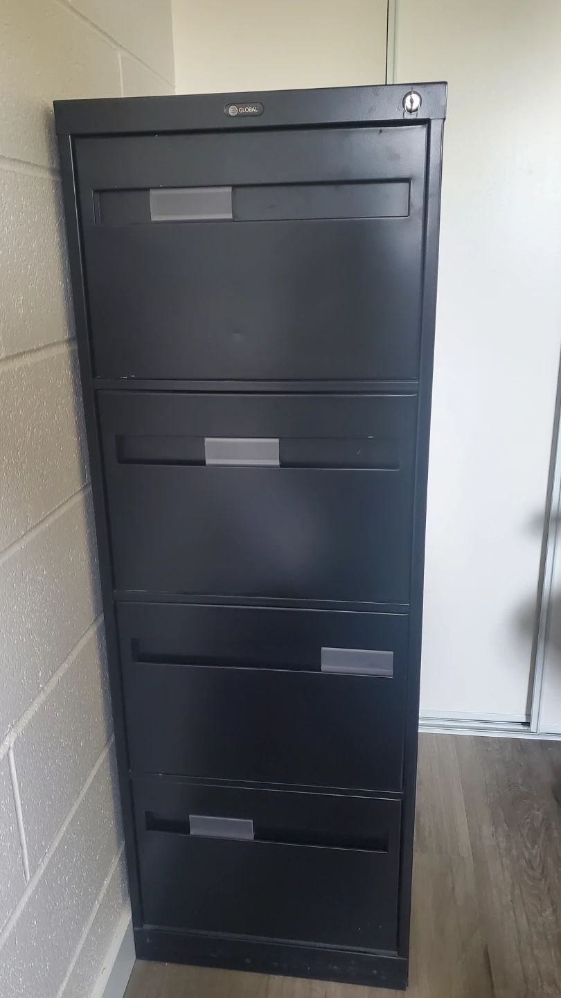 Large 4 drawer filing cabinet with lock - photo 4