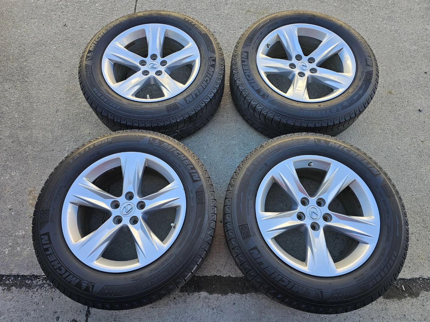 LEXUS RX350 WINTER TIRES ON O.E.M RIMS 235/65 R18