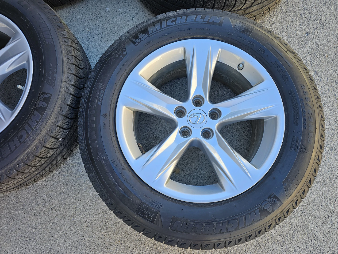 LEXUS RX350 WINTER TIRES ON O.E.M RIMS 235/65 R18 - photo 2