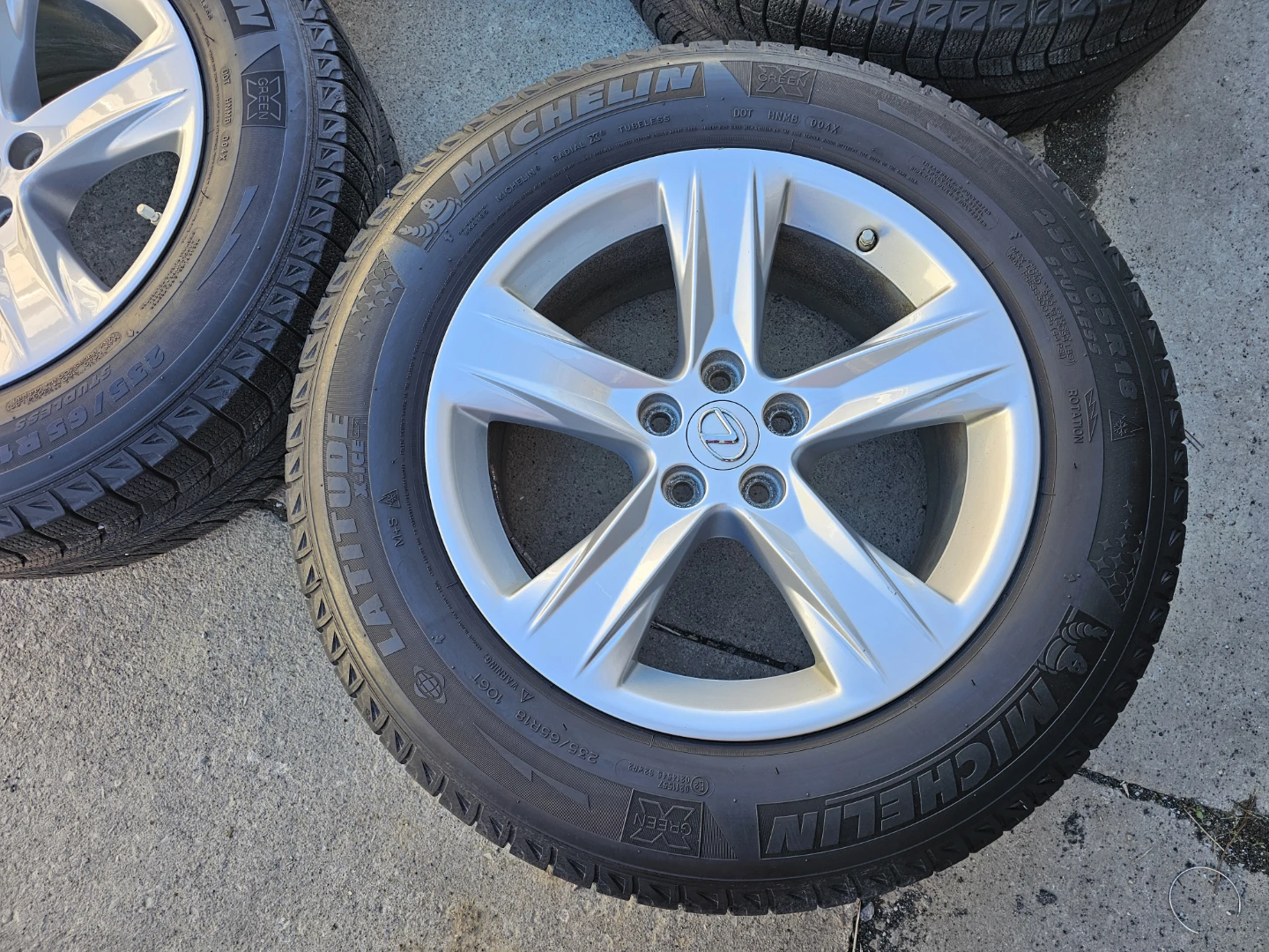 LEXUS RX350 WINTER TIRES ON O.E.M RIMS 235/65 R18 - photo 3