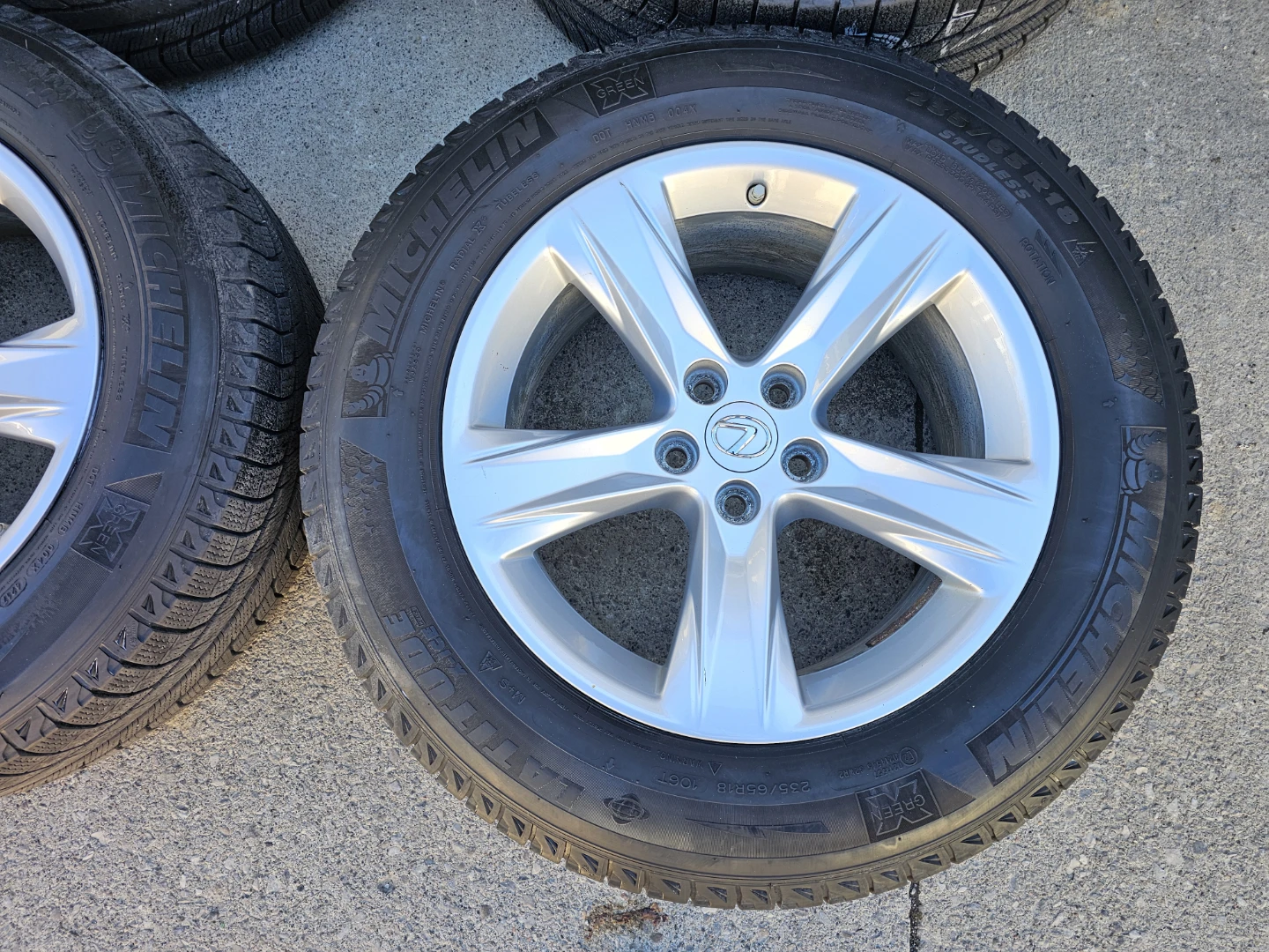 LEXUS RX350 WINTER TIRES ON O.E.M RIMS 235/65 R18 - photo 4