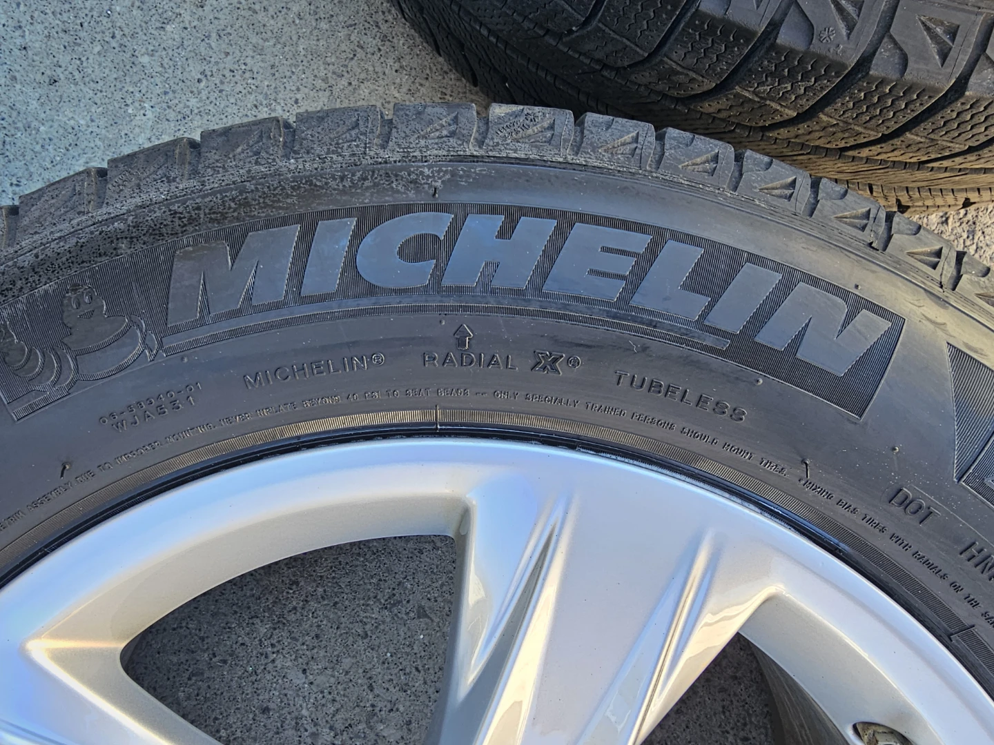 LEXUS RX350 WINTER TIRES ON O.E.M RIMS 235/65 R18 - photo 5