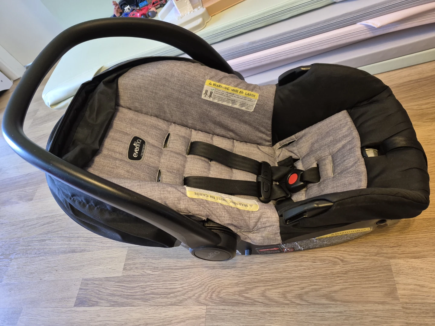 Evenflo LiteMax Sport Infant Car Seat & baby prudence.