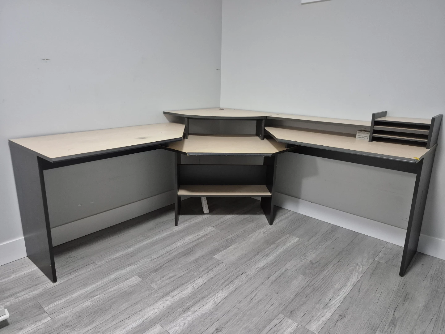 Corner Desk Unit