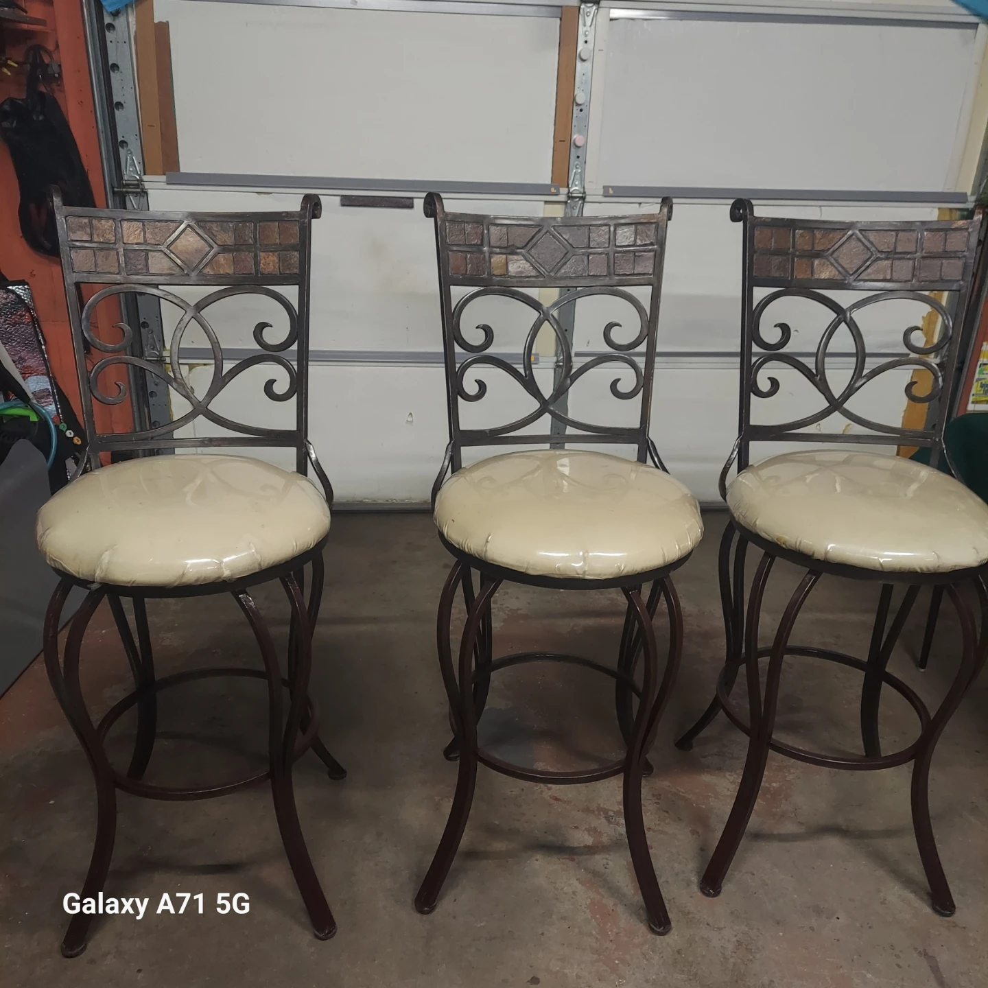 Set of 3 Swivel Bar Stools - photo 3