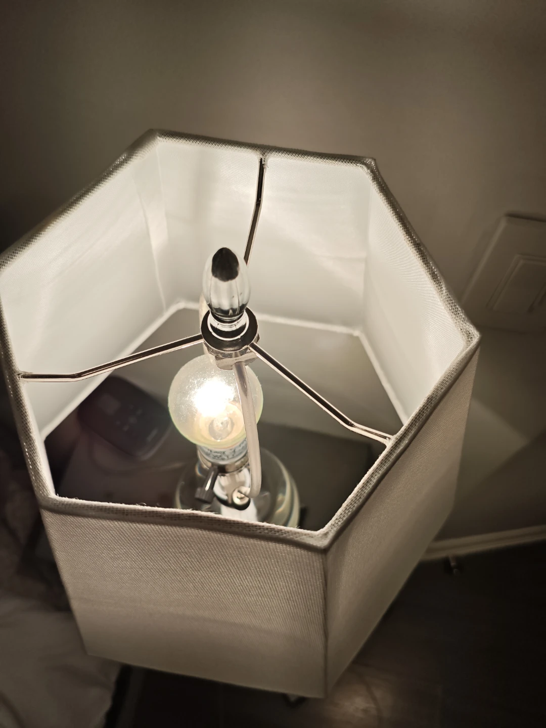 Table Lamp with Clear Globe Base - photo 3