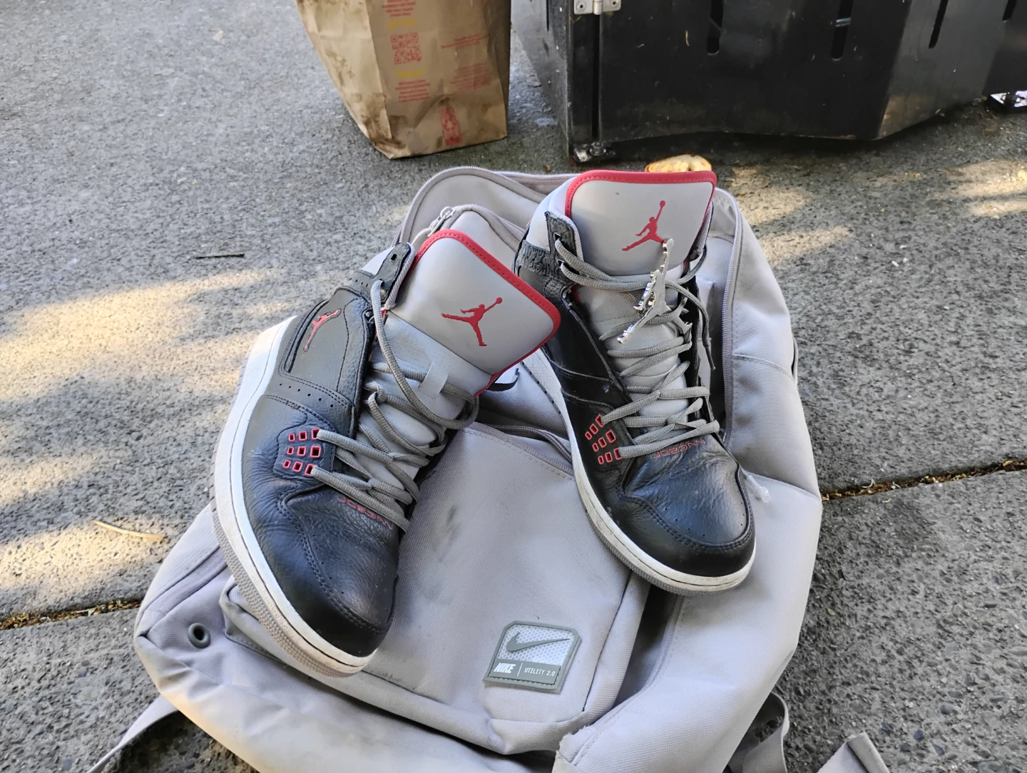 Air Jordan 1 Mid Shoes Black Grey Red