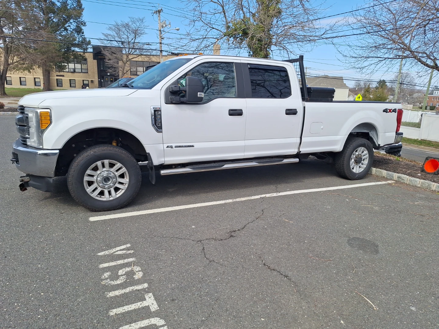 White Ford F-350 Super Duty Crew Cab Pickup Truck - photo 5
