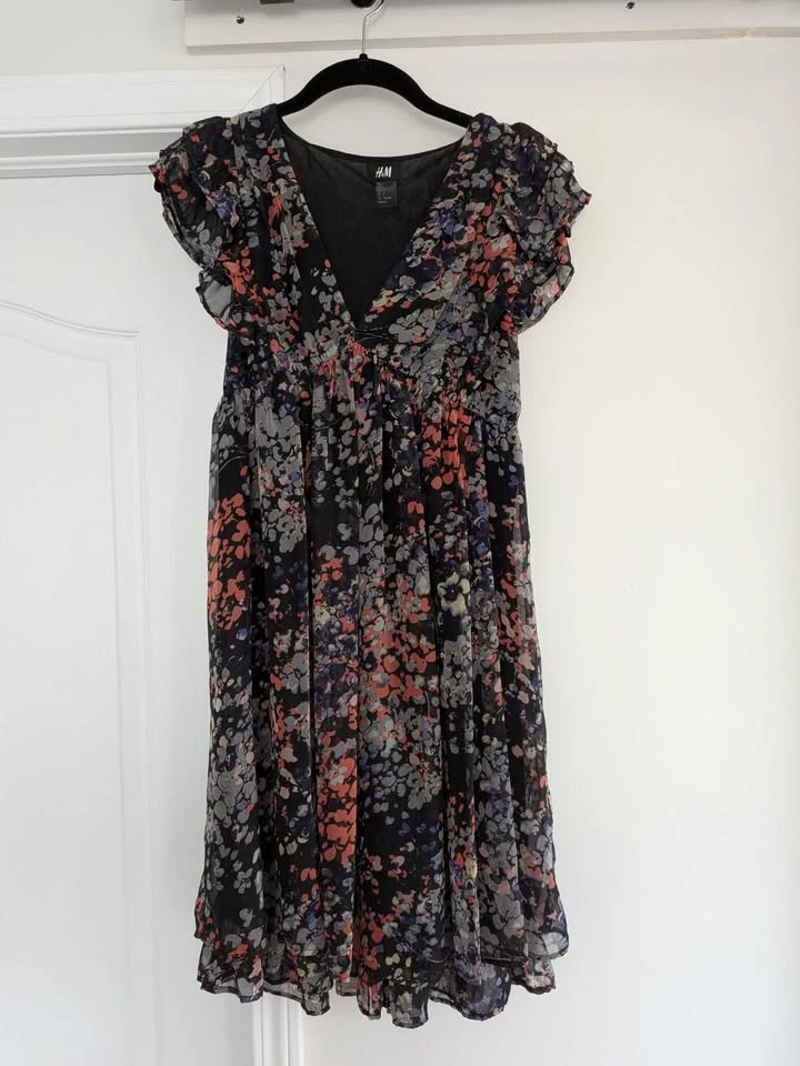 Assorted H&M and Zara dresses - photo 4