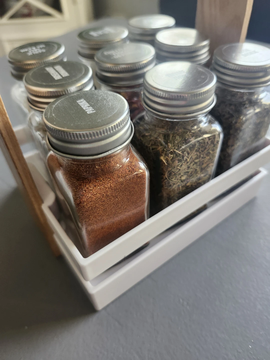 Spice Rack with 9 Jars of assorted spices - photo 2
