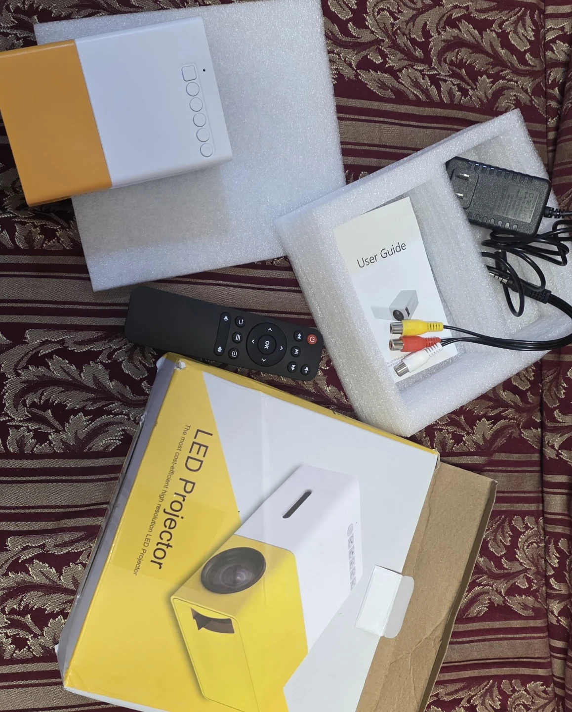 Mini Portable LED Projector – Brand New – for Kids & Parties - photo 3
