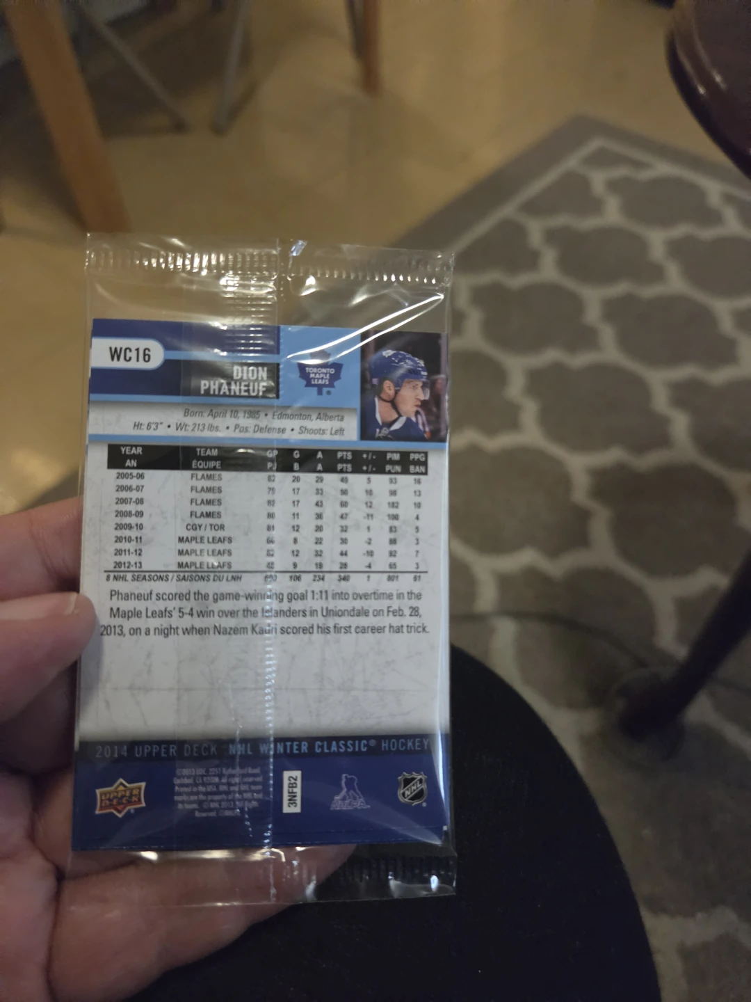 Bridgestone NHL Winter Classic 2014 Seat Cushion & Trading Cards - photo 5